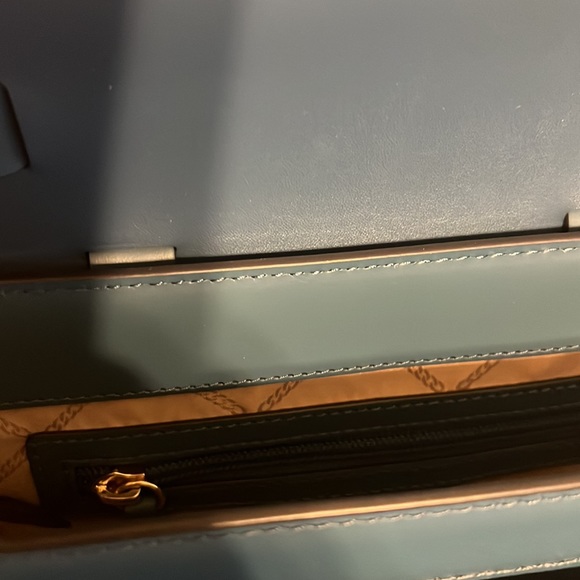 Michael kors cross body medium bag beautiful color new without tags - Picture 3 of 4